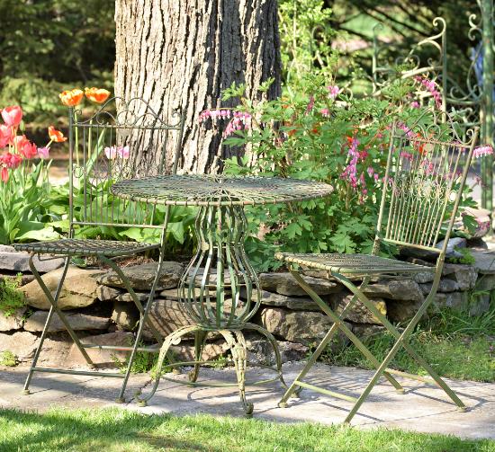 Three Piece Metal Bistro Set 2 Folding Chairs & Round Table in Antique Green